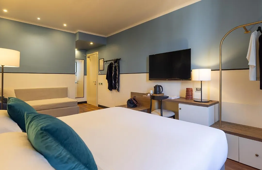 Hotel Canada-1