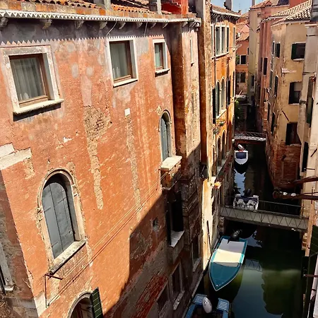 Hotel Canada-3